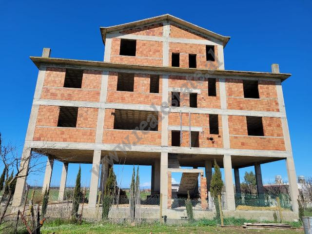 Building for Sale in Bisht Kam&euml;z area in Durr&euml;s
A 4-story concrete structure is for sale,